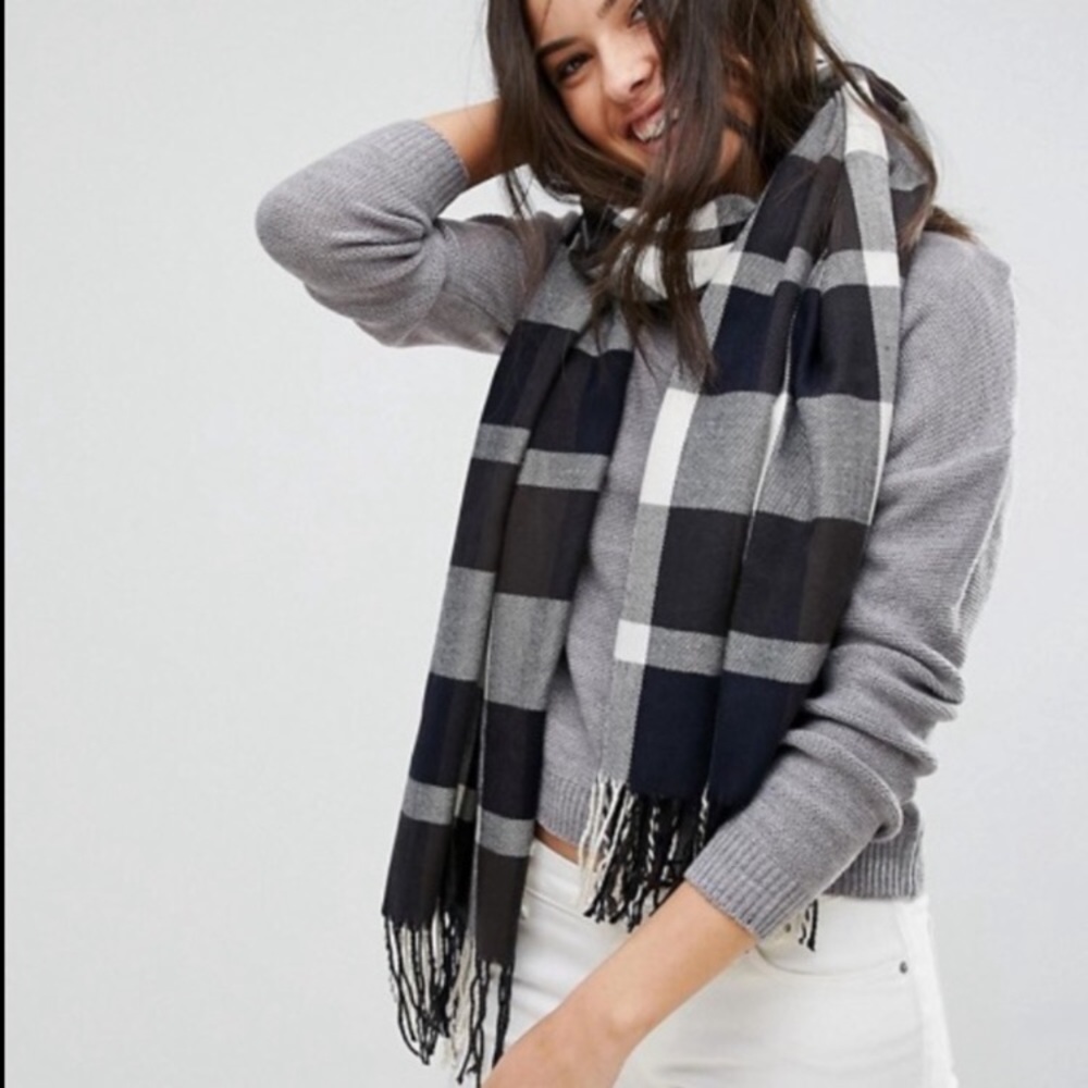 Plaid Blanket Scarf / Wrap PLUSH NWOT